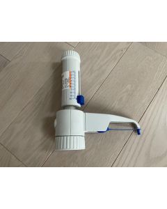 Eppendorf Varispenser 2 1 to 10mL Bottle top attachment dispenser