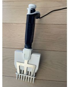 Gilson Multichannel Pipetman M 8 channel   2 20  L   electronic pipet charger z