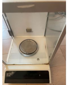 Mettler digital lab scale balance analytical AE200 AE 200 delta range data clean