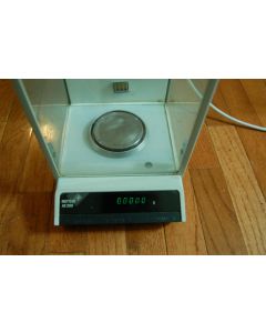 Mettler digital lab scale balance analytical AE200 AE 200 delta range g gezaqw