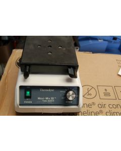 Thermolyne maxi mix III 65800 shaker rotator variable speed minishaker micropla