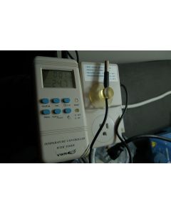 VWR Traceable Digital Temperature Controller 61161 300 with probe